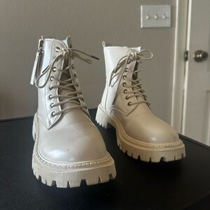 Beige Lace-Up Combat Boots - Women's Fashion Ankle Boot